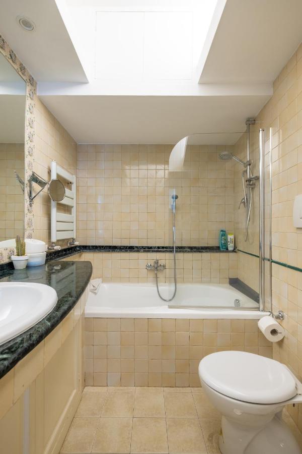 Charming Apartment With Patio A Few Steps From Colosseum Exterior foto