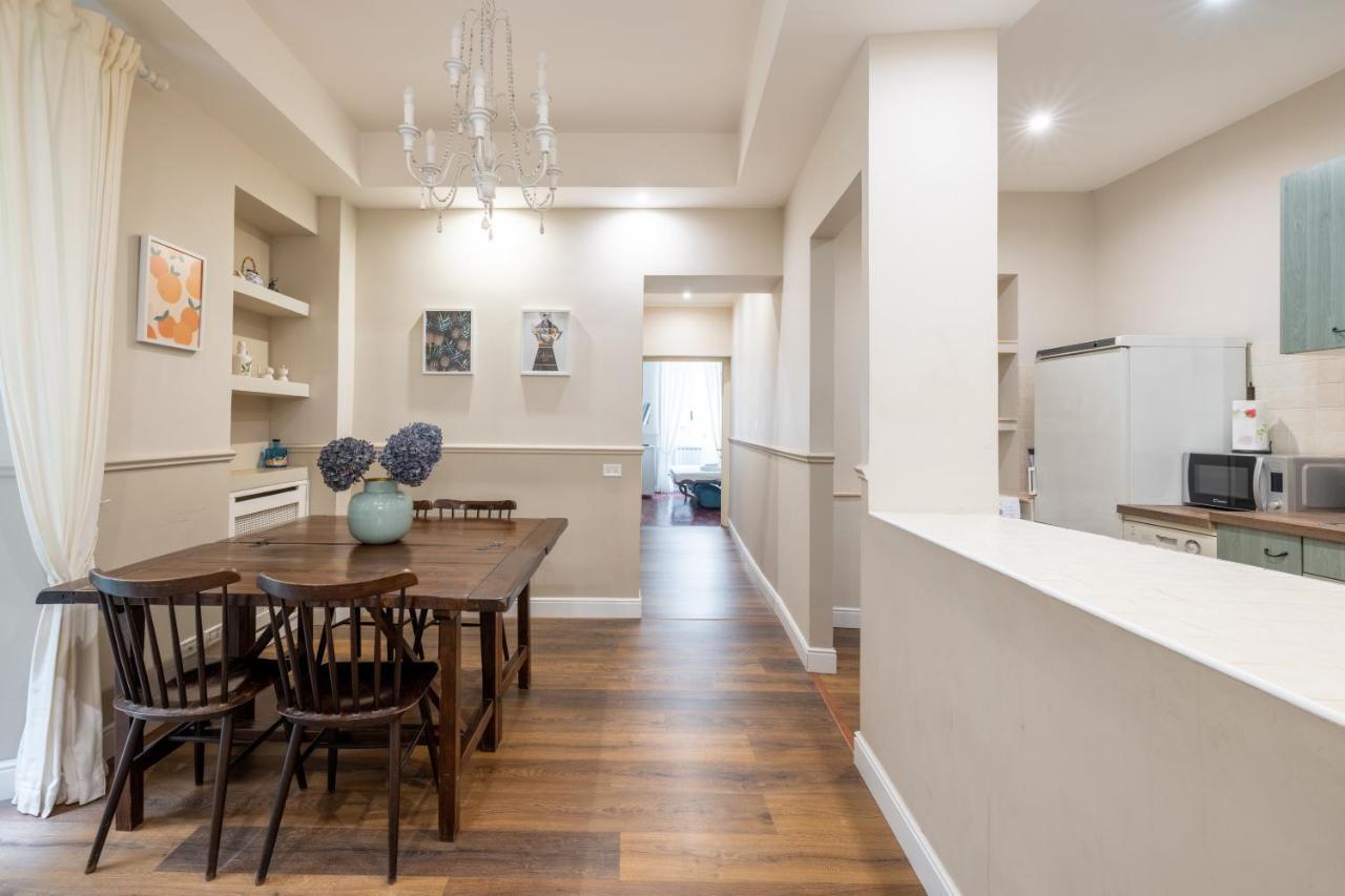 Charming Apartment With Patio A Few Steps From Colosseum Exterior foto