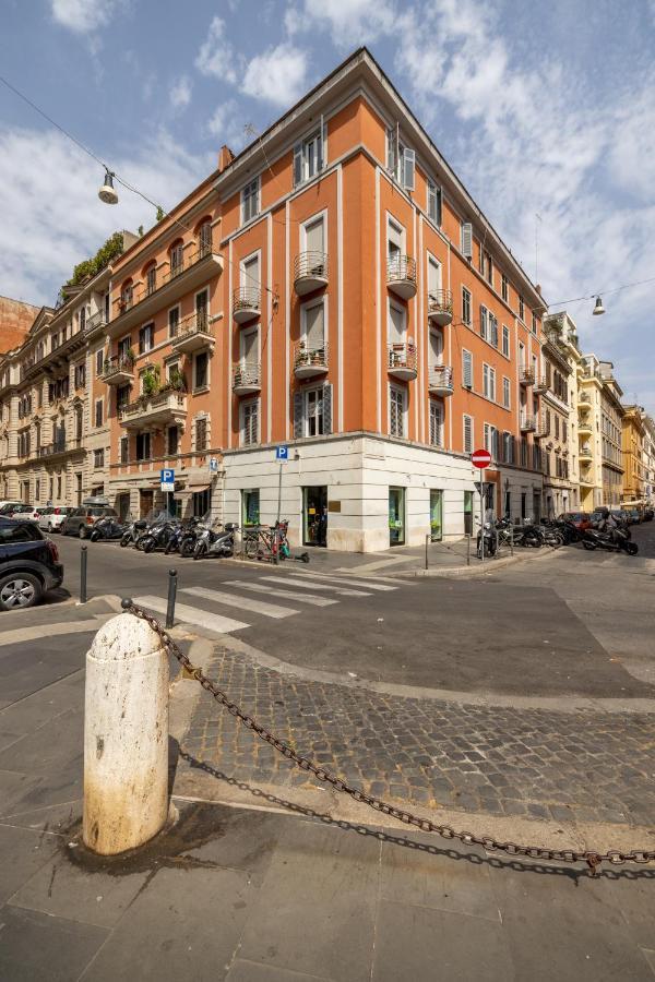 Charming Apartment With Patio A Few Steps From Colosseum Exterior foto